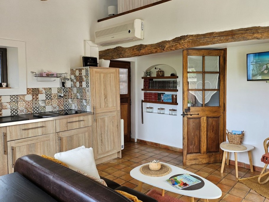 Pièce de vie cosy toute équipée, Gîte le Mazet, Domaine la Melette