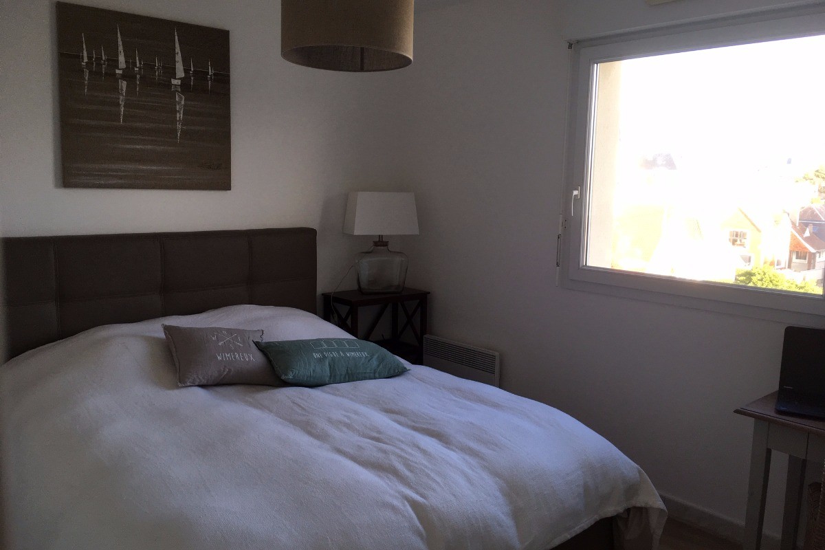 PARENTS' BEDROOM