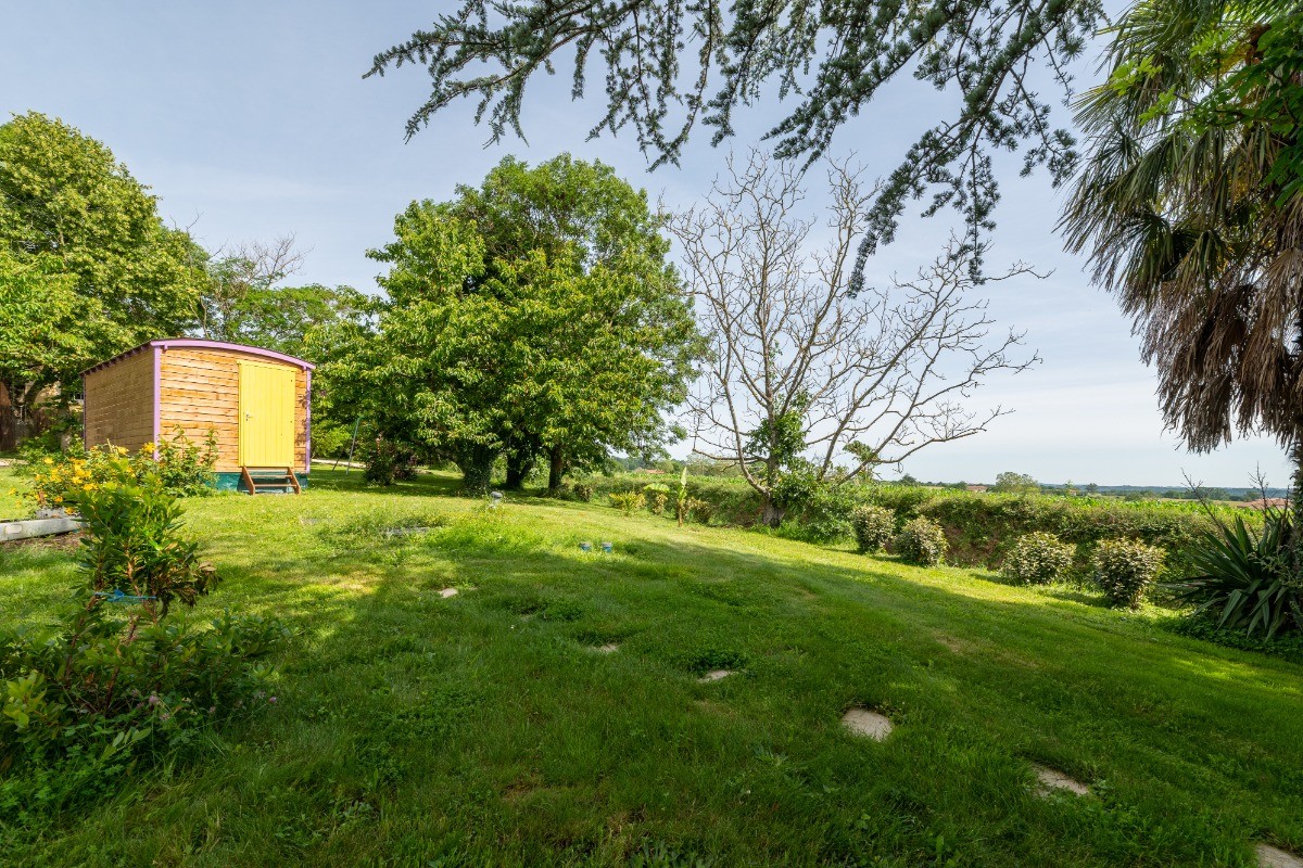 Domaine de la Cambre, camping à la ferme, gîte avec piscine, roulotte, logement insolite, déconnexion, vacance nature, Duffort, Gers, Occitanie, tourisme vert