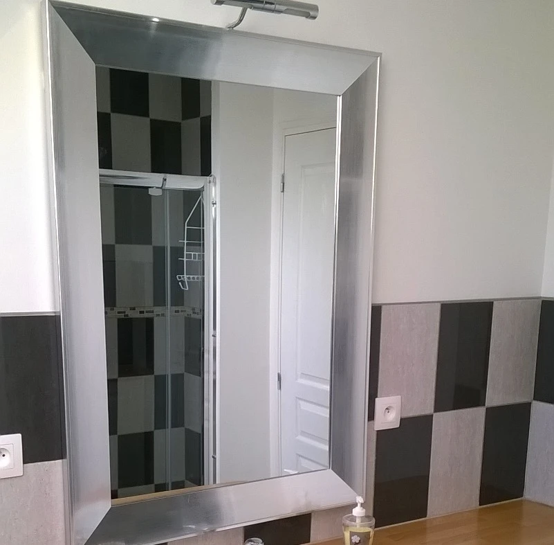 Salle de douche à l' étage