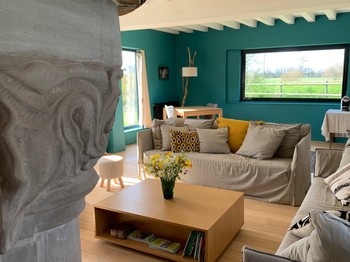 Le coin des Aromates, fenêtre sur le golf depuis le salon