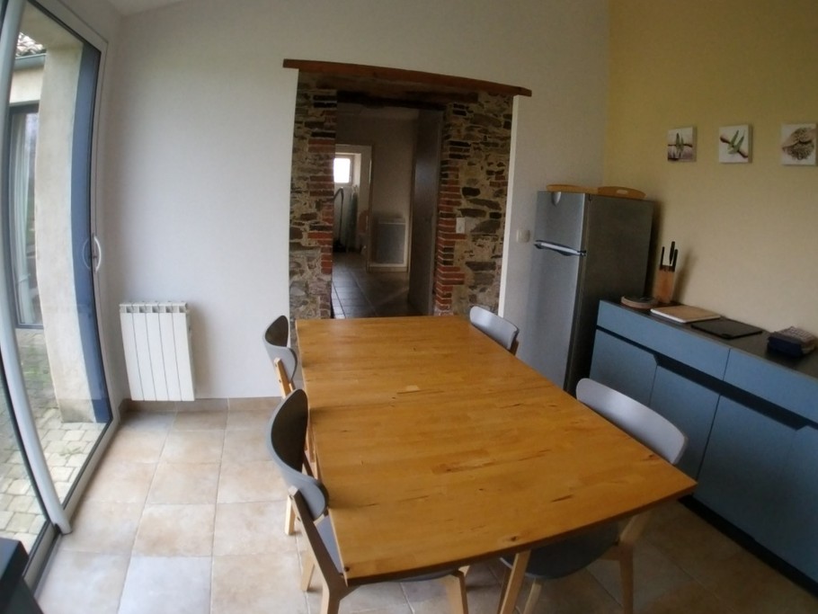 Cuisine ouverte avec coin repas