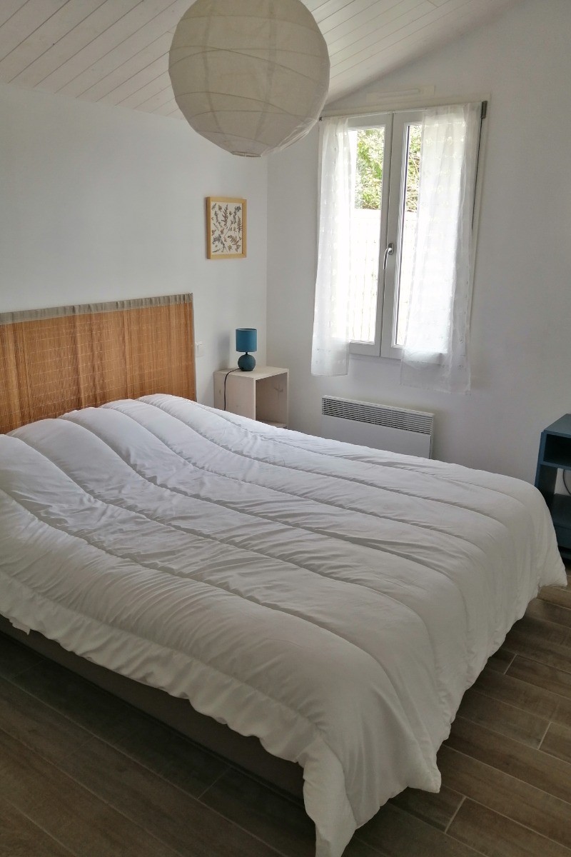 Chambre 2 avec un lit en 160