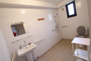 salle d'eau du rez-de-chaussée