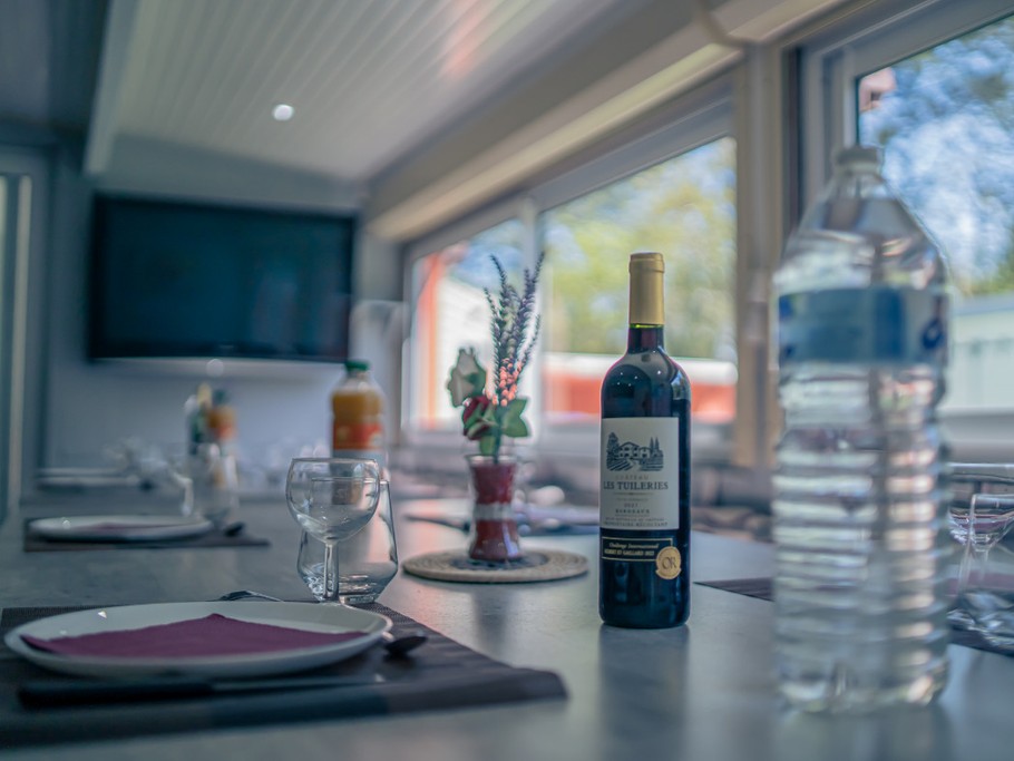 pool house pour reunion ou repas avec vue piscine