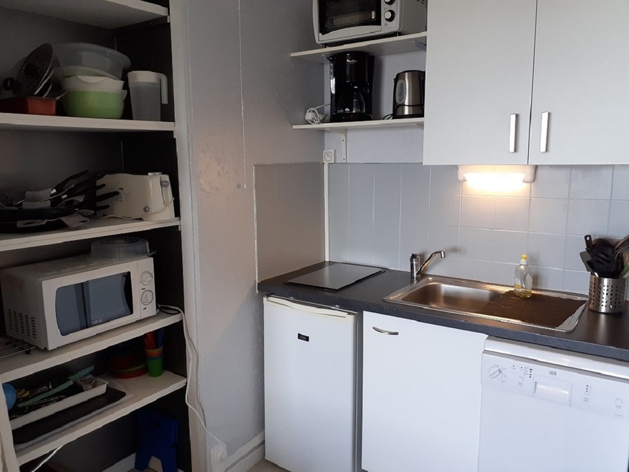 Kitchen utensils + some other small appliances