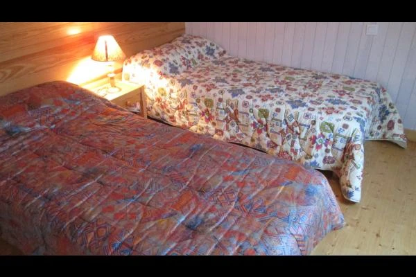 LE MARREC Location Trélevern chambre étage 1