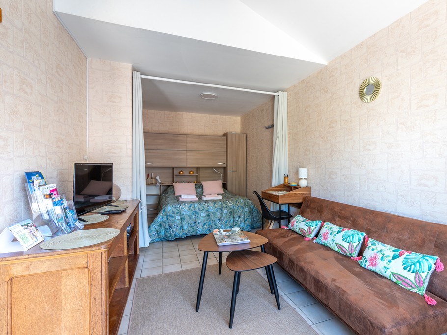 alcove bedroom open curtains