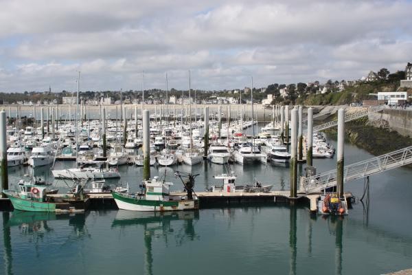 Accès piétonnier direct au Port (400m)  à partir de la Plage