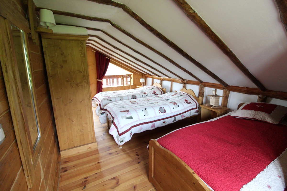 Chambre avec 3 lits une personne