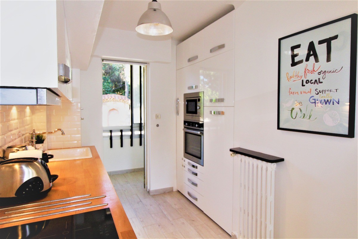 La cuisine équipée.