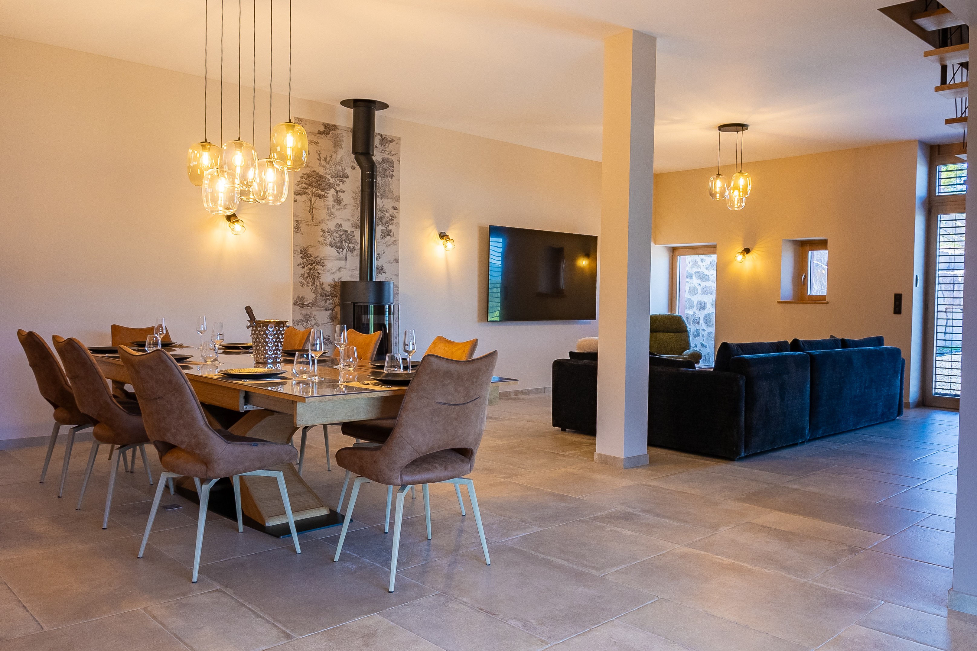 Spacious living room - La Logette