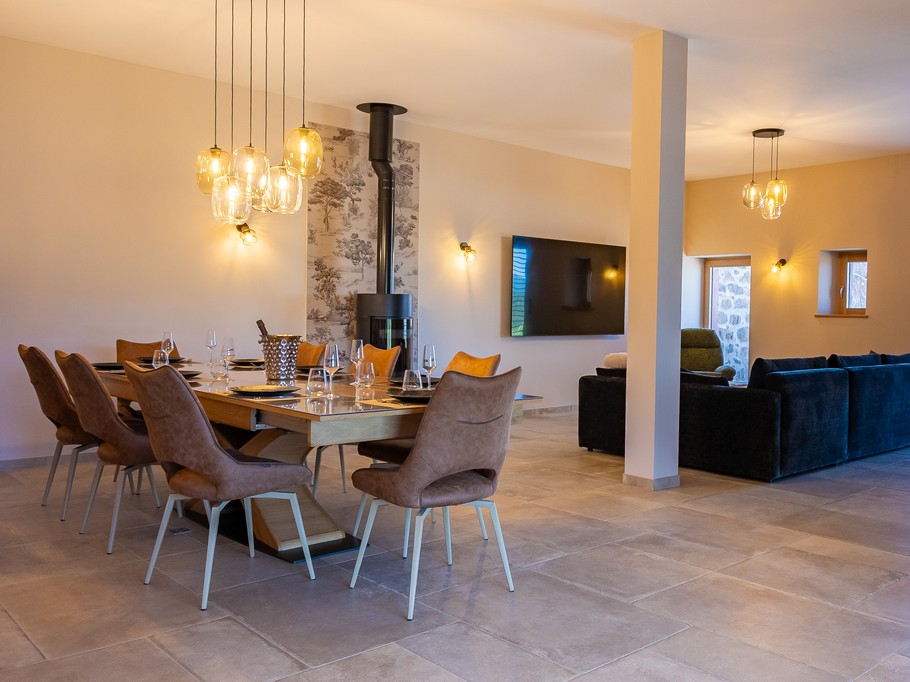 Spacious living room - La Logette