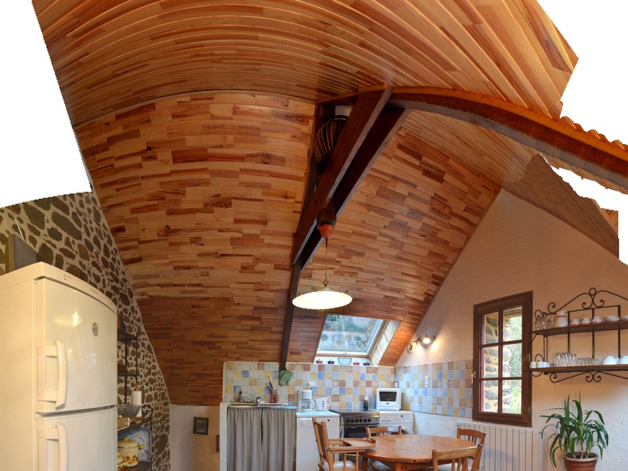 Pièce de vie avec avec une grande hauteurs sous plafond (cuisine, séjour, salon)