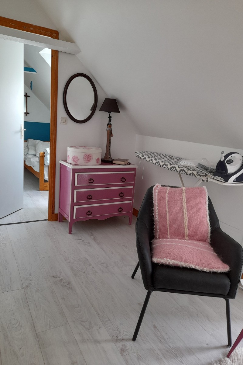 Maison, location Clévacances Bourbriac (Côtes d'Armor, Bretagne) -Palier, espace lecture, repassage...