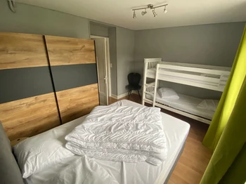 Chambre 2 lit double plus lit superposé