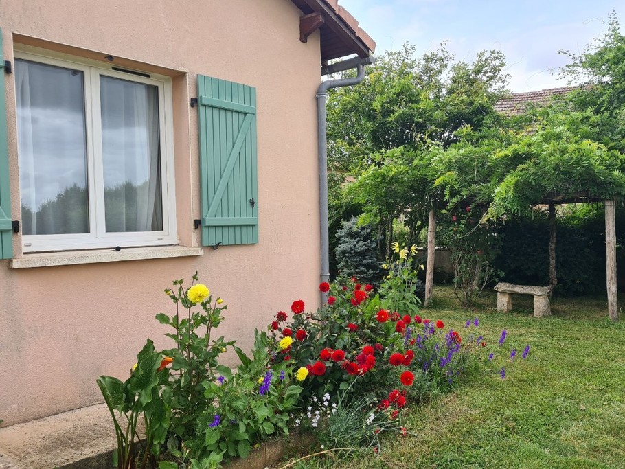 La Maison aux Roses, pour 2 personnes, près de Romagne à Valence en Poitou, dans la Vienne