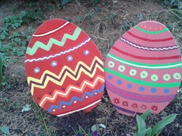 Décor de Pâques dans le jardin