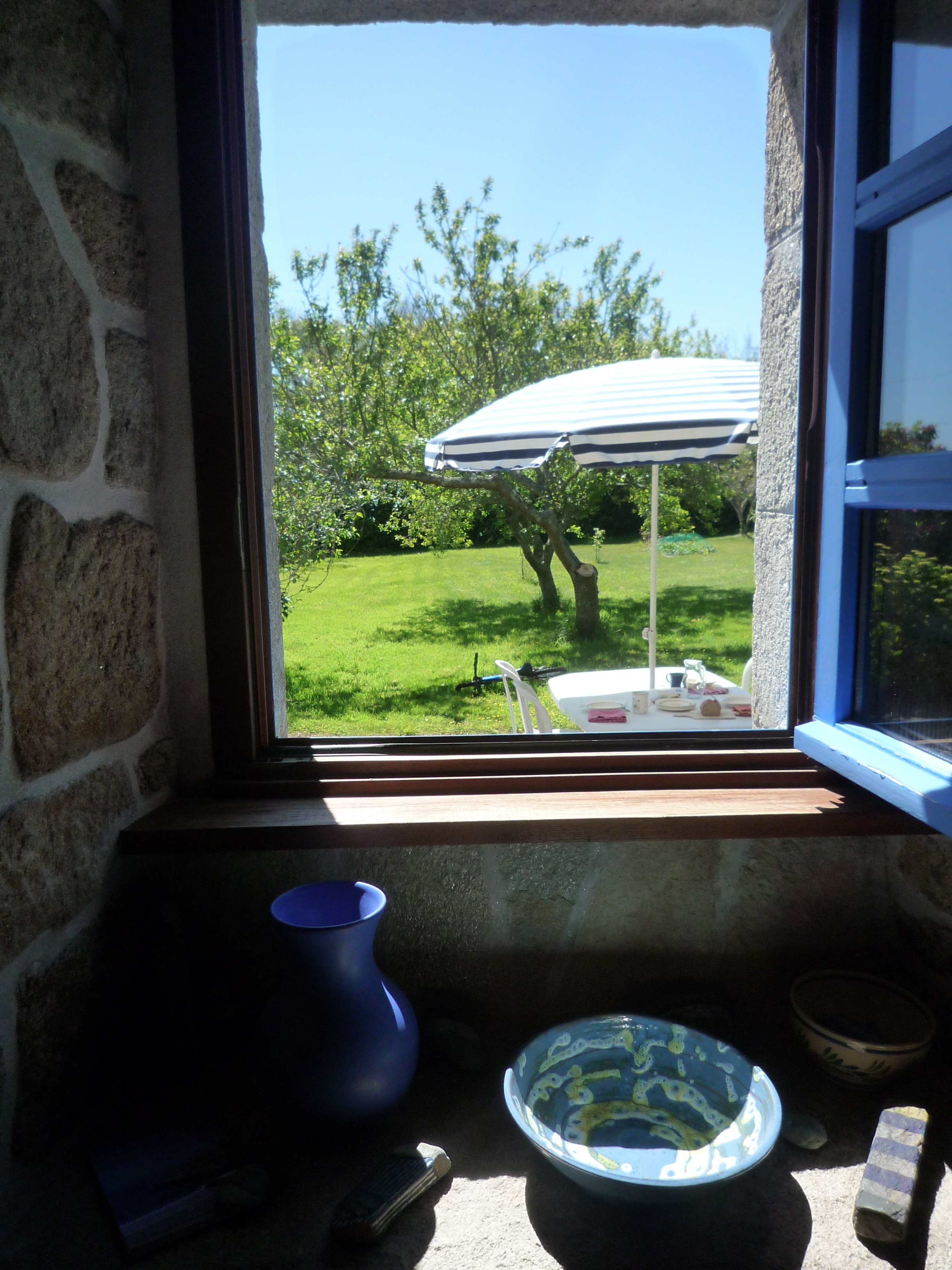 Fenêtre donnant sur le jardin