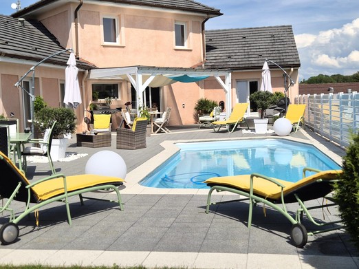 Chambre d’hôtes de charme avec piscine, terrasse et vue sur les prairies