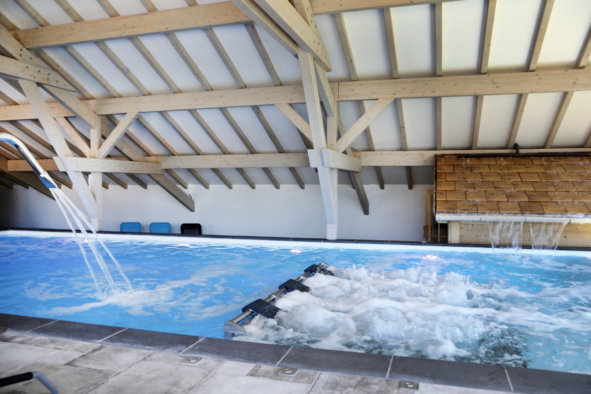 La piscine et ses sièges balnéo Le Markstein - Les SPAtules
