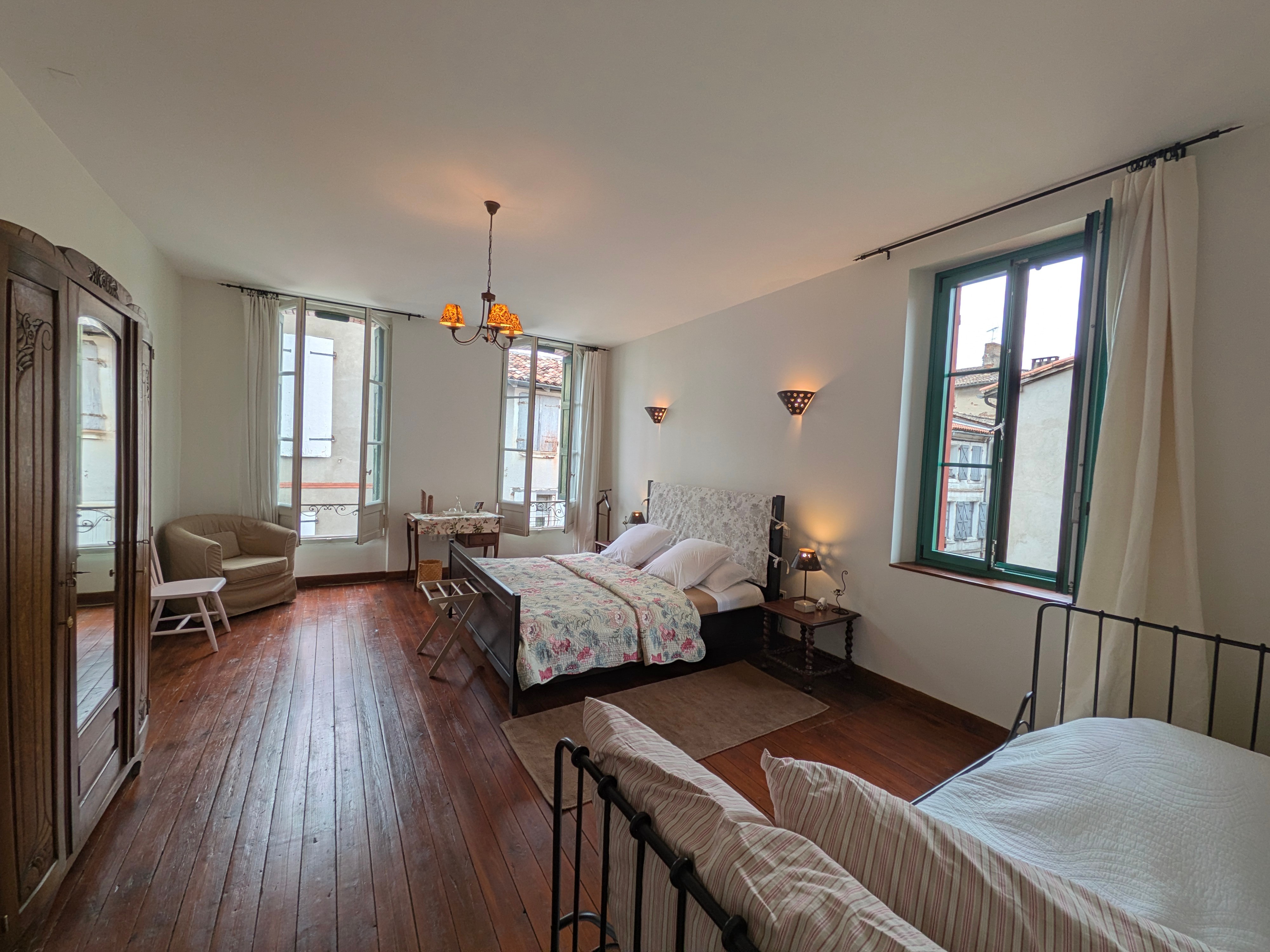 Chambre Aliénor "La Fuite en Egypte" à Moissac