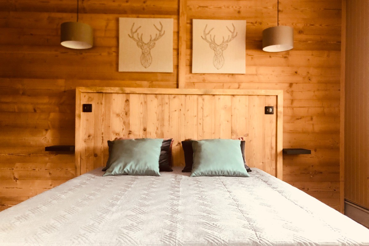 Chambre avec un lit 160X200
Salle de douche attenante
