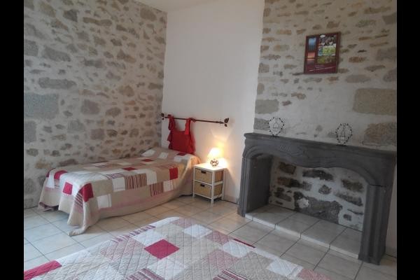 Château de Mérinchal - Appartement n° 59 - Venez vivre la vie de château dans un appartement du Château de la Mothe (XIIe siècle) en Creuse (limite Puy-de-Dôme)