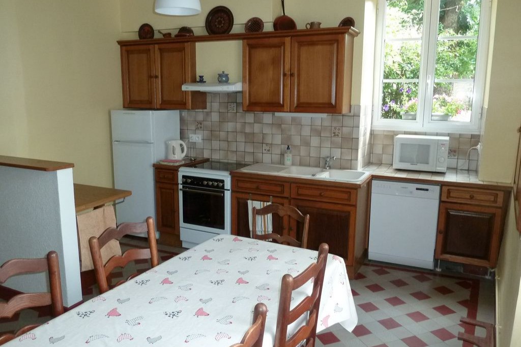 la cuisine (vue vers la cour)
