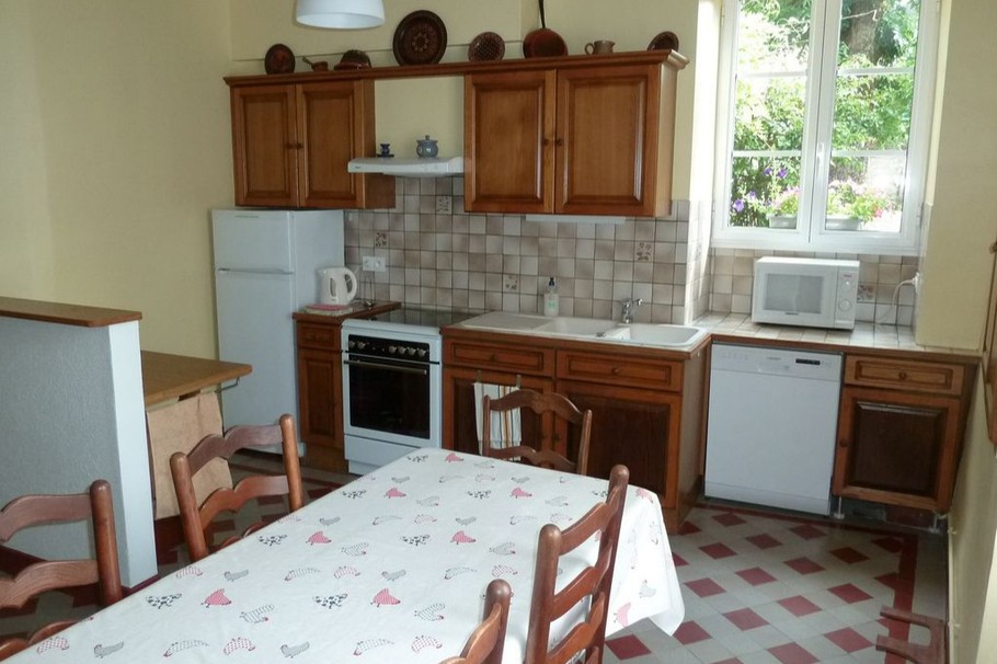 la cuisine (vue vers la cour)