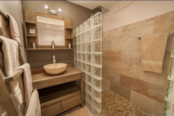 la salle d'eau attenante