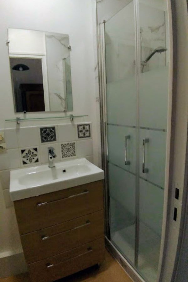 Salle de douche WC refaite à neuf