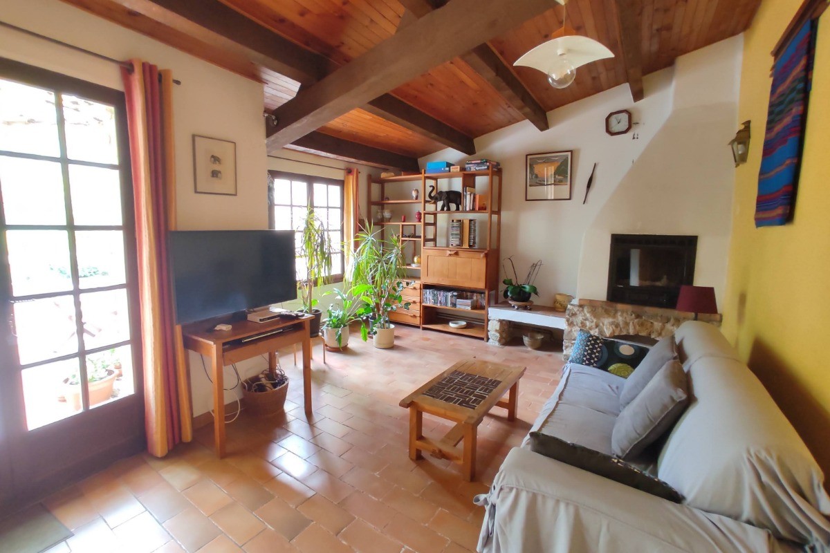 Le salon - Maison en pierres en Drôme Provençale
