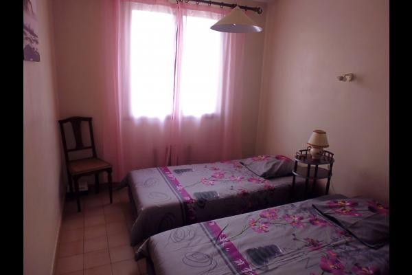 chambre avec deux lits en 90cms
