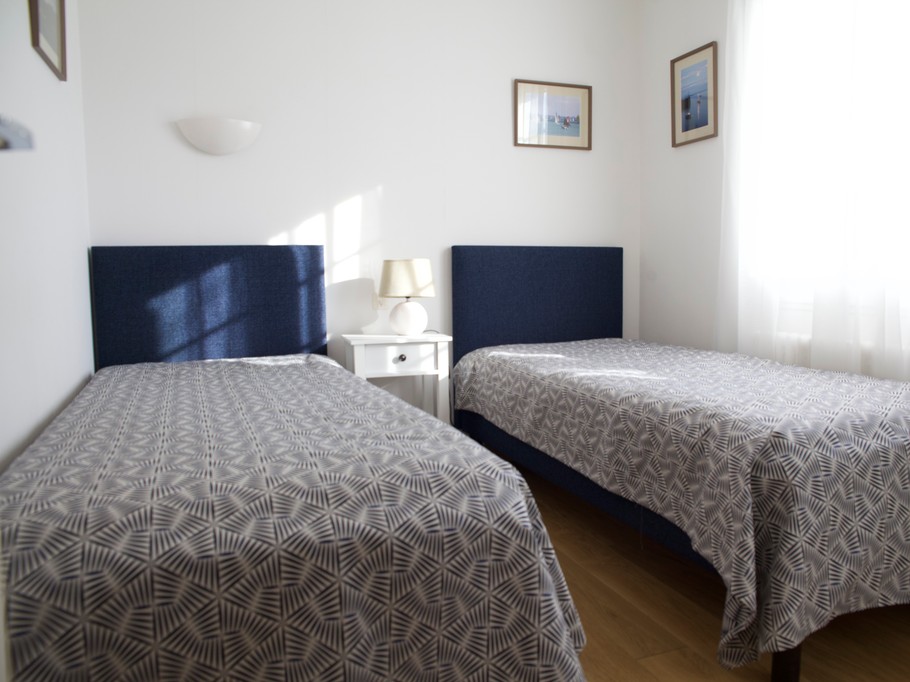 Room with single beds