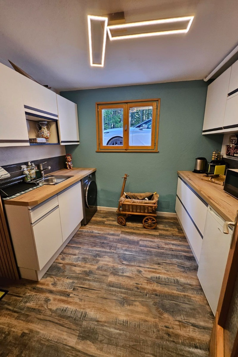 Un (autre) plus: une kitchenette d'été  où vous pourrez vous préparer une collation pour vos balades, boire un thé ou café,...