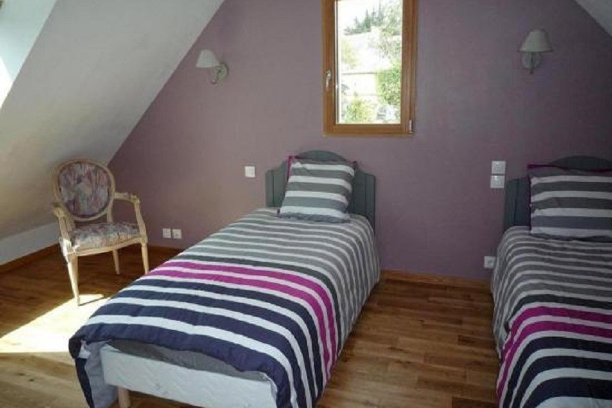 Etage: chambre 3 avec 3 lits 90