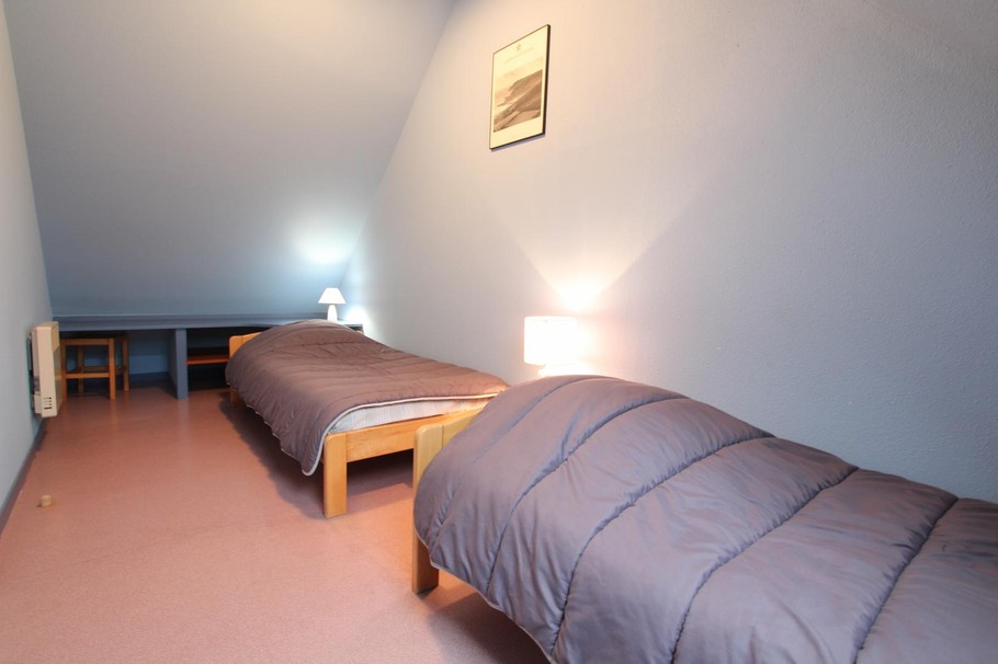 chambre avec 2 lits simples