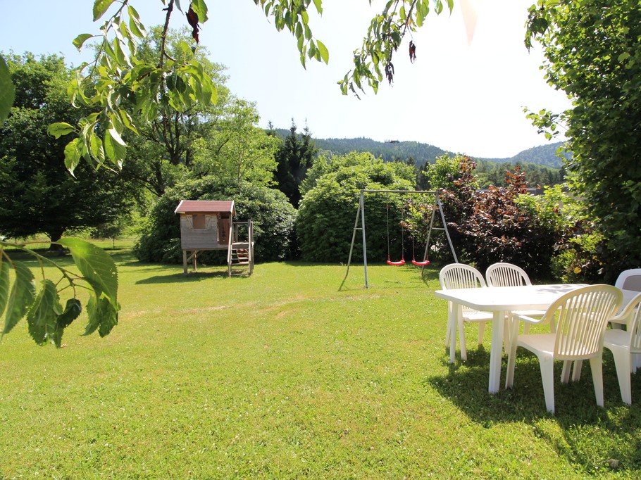 Jardin - Salon/ séjour - Gîte La Moselotte à Saulxures-sur-Moselotte – Proche Lac & Voie Verte