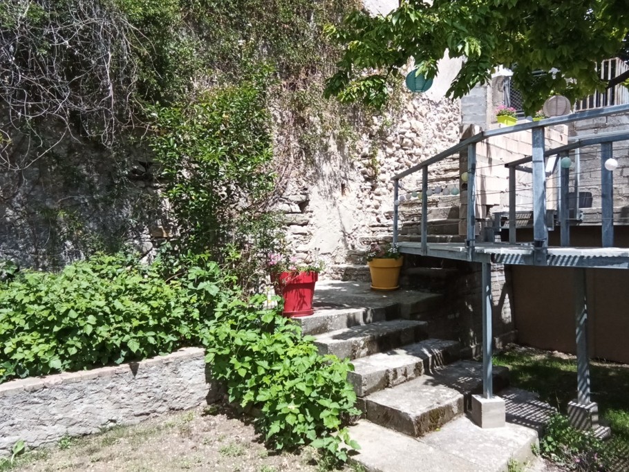La Maison de Thalia, au cœur du village (proche Sisteron, Provence)