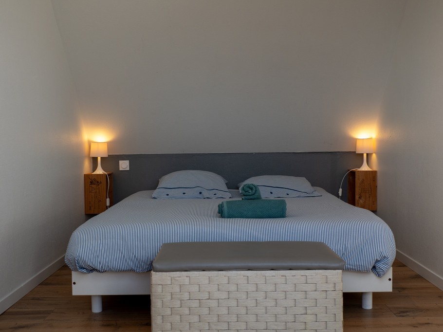Ground floor: Bedroom 2 - Bed 160