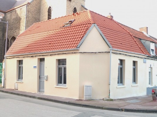 La maison entourée de monuments classés du centre ville et dans un quartier calme.