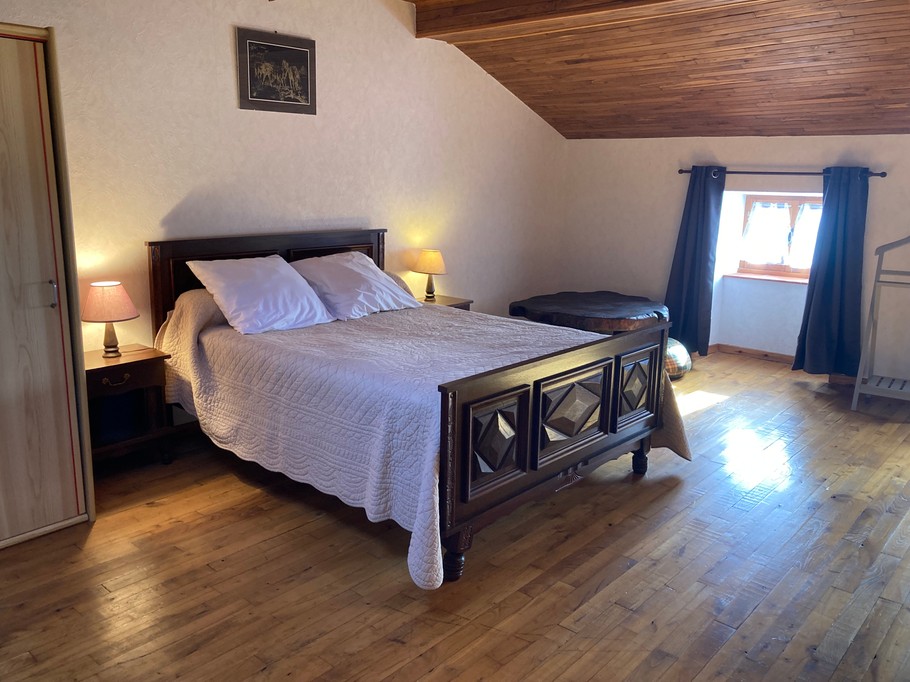 2ème chambre à l'étage lit 140
