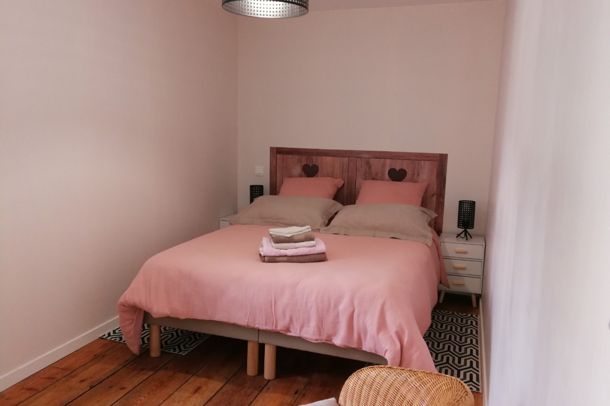 location Le Faouët Clévacances Cozic chambre lit 140