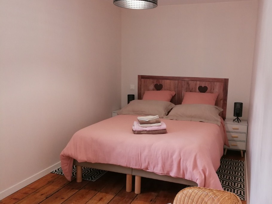 location Le Faouët Clévacances Cozic chambre lit 140