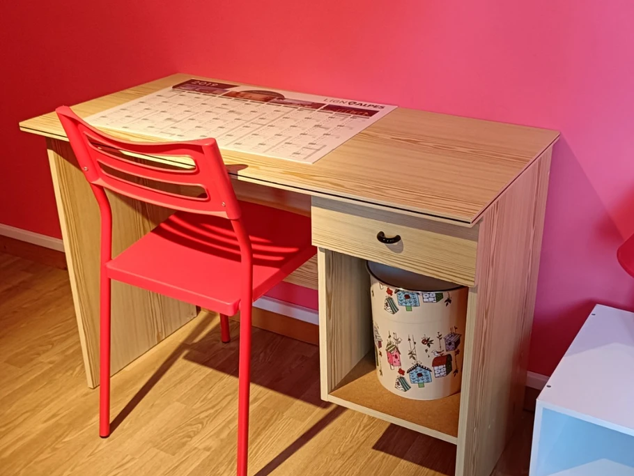 Gite de la poterie - Chambre la vie en rose avec bureau
