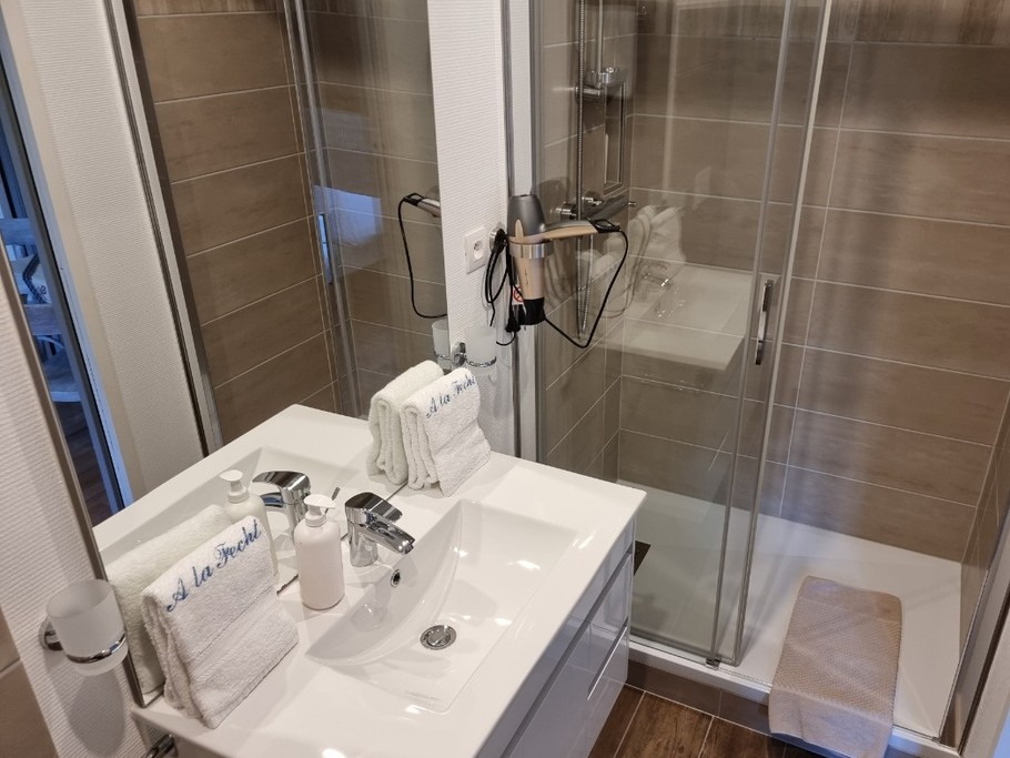 Salle de bain avec douche 80X120