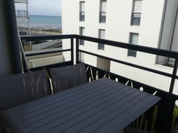 Balcon / terrasse avec salon de jardin