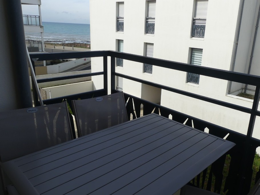 Balcon / terrasse avec salon de jardin