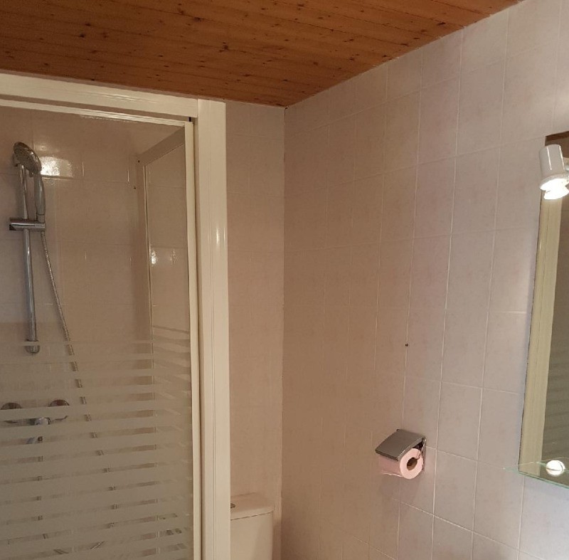 la salle d'eau située à l'étage